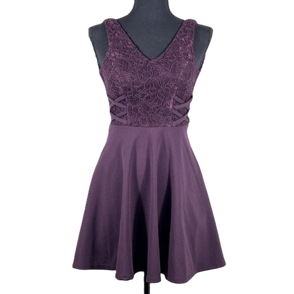 Speechless Dresses & Skirts - Speechless - Women's Dress - Purple / Maroon-ish Lace Formal Size 1